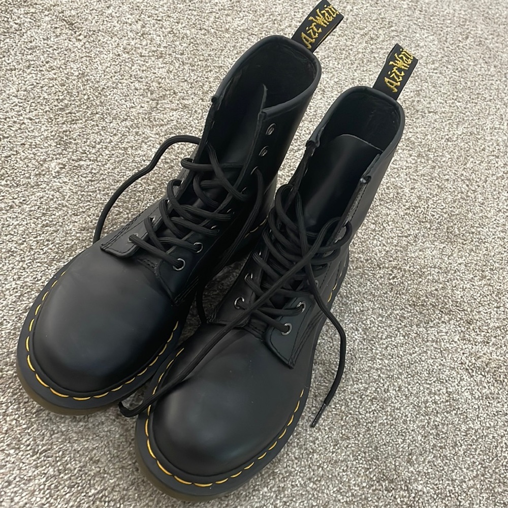 Doc Marten Classic boots. Worn 3x. Sz 7 Women’s.